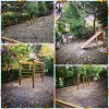 Un percorso fitness all'aperto in un'area boschiva con attrezzi in legno.