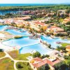 Resort con piscine e giardini.