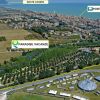 Veduta aerea di Porto Recanati con il campeggio Paradise Vacanze e il Monte Conero sullo sfondo.