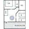Piantina di un bungalow con cucina, bagno e camere.
